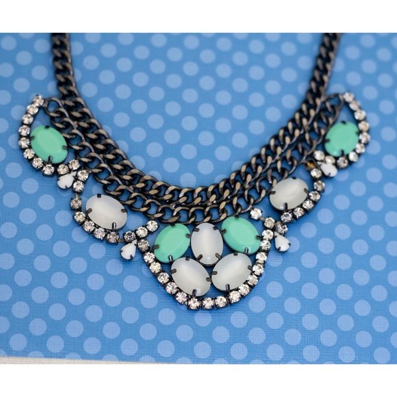 Jewelry - 18 inch, Vintage White & Green Oval Colorless Rhinestones Bib Necklace - M28
